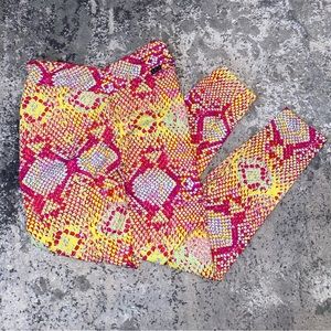 LICIFIT Pink Lemonade V-Cut Scrunch Legging